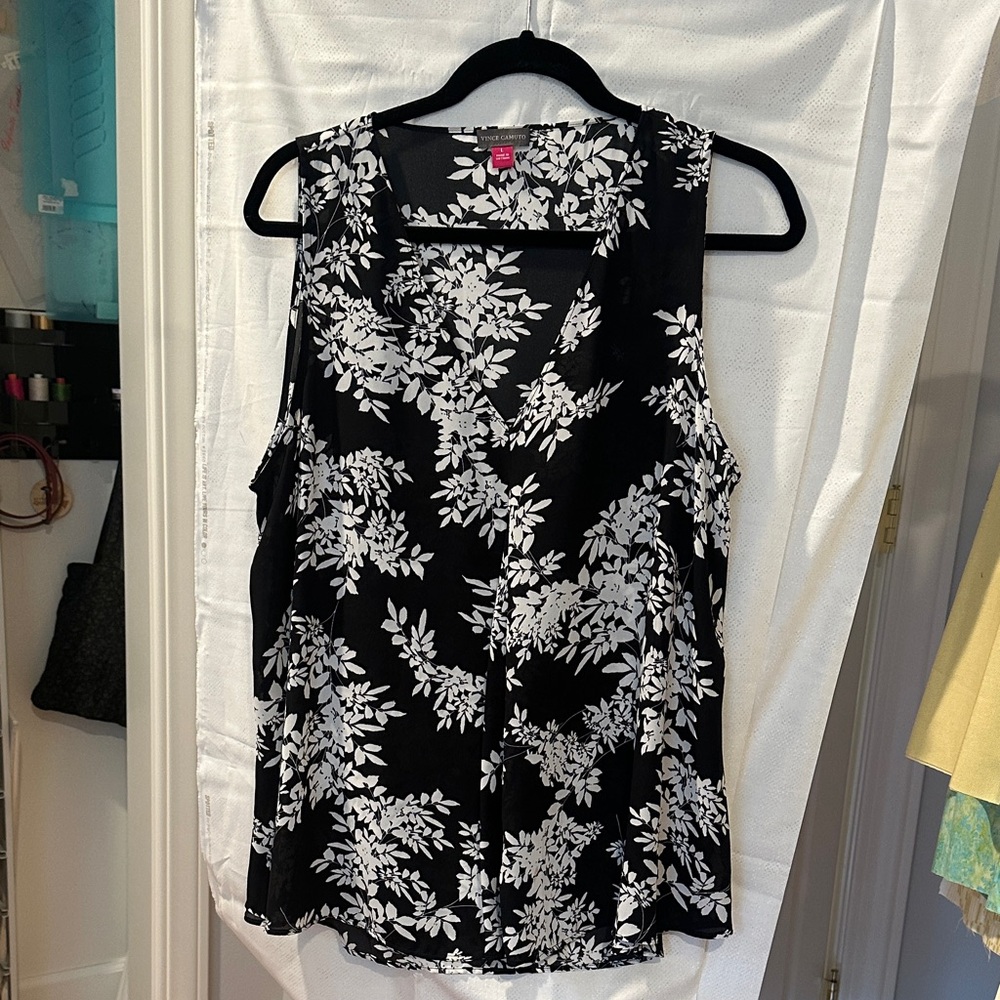 Vince Camuto Black and White Floral V-Neck Sleeveless Camisole Top